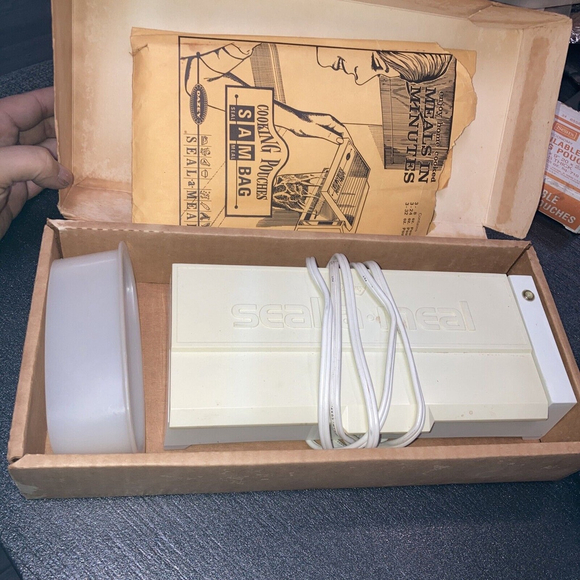 Vintage Retro White Dazey Seal A Meal Model Original Box Vintage With Bags Rare - Picture 2 of 5